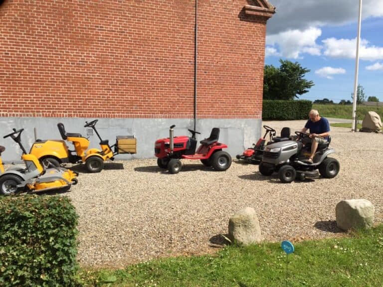 Hvem har den hurtigste plæneklipper….